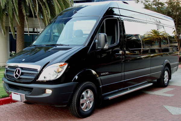12 Passenger Sprinter Limo – Airport Transfers & Corporate Travel MSP