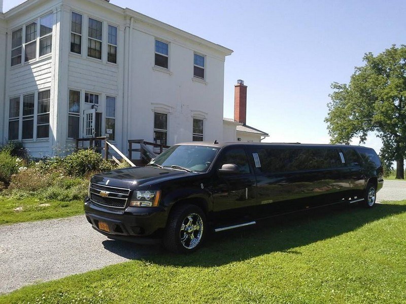 14 Passenger SUV Stretch Limo – Airport Transfers & Corporate Travel MSP